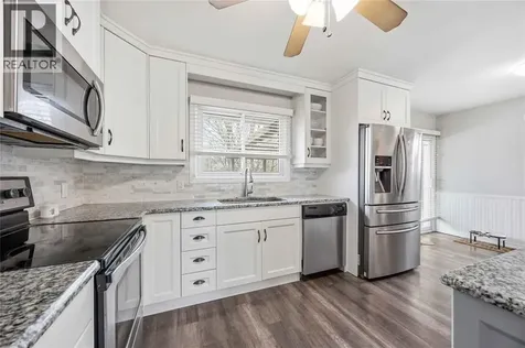 1068 Fairlane Avenue Sarnia ON N7S 3J8