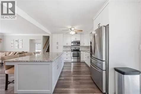 1068 Fairlane Avenue Sarnia ON N7S 3J8