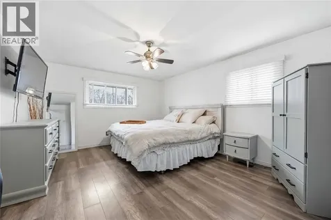 1068 Fairlane Avenue Sarnia ON N7S 3J8
