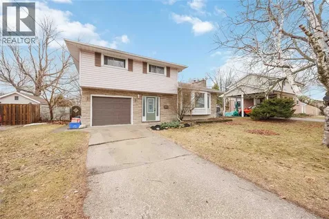 1068 Fairlane Avenue Sarnia ON N7S 3J8