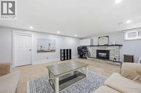 1068 Fairlane Avenue Sarnia ON N7S 3J8