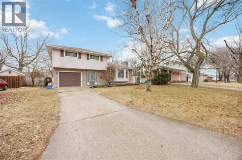 1068 Fairlane Avenue Sarnia ON N7S 3J8