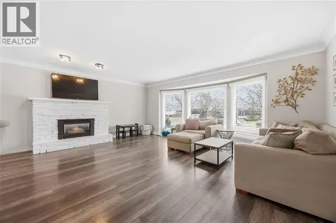 1068 Fairlane Avenue Sarnia ON N7S 3J8