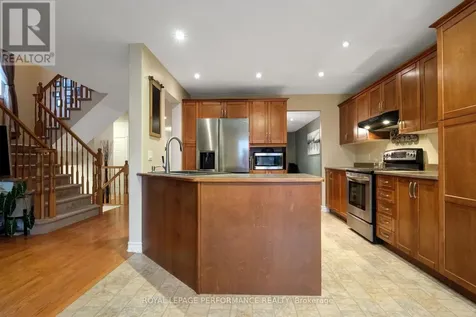 112 Olde Towne Avenue Russell ON K4R 0A6