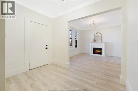 785 Hall Windsor ON N9A 2L9