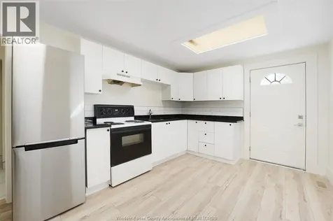 785 Hall Windsor ON N9A 2L9