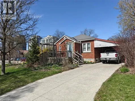 18 Dunbar Road South Waterloo ON N2L 2E1