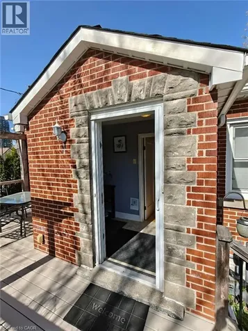 18 Dunbar Road South Waterloo ON N2L 2E1