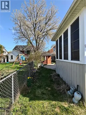 18 Dunbar Road South Waterloo ON N2L 2E1