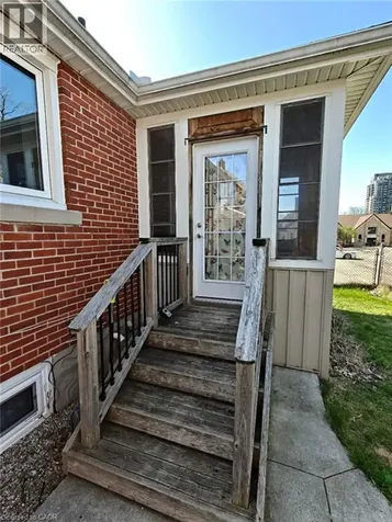18 Dunbar Road South Waterloo ON N2L 2E1