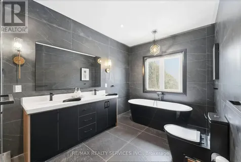 2667 Mary Nichols Road Selwyn ON K0L 2H0
