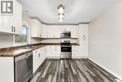 864 Mcnaughton Avenue East Chatham ON N7L 0E4