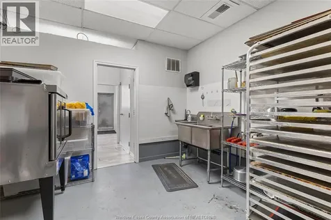 1169-1181 Tecumseh Road East Windsor ON N8W 1V5