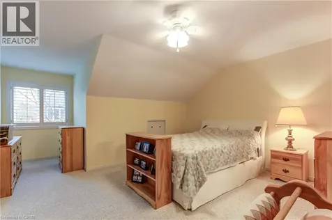1084 Queen Street West Mississauga ON L5H 4K4
