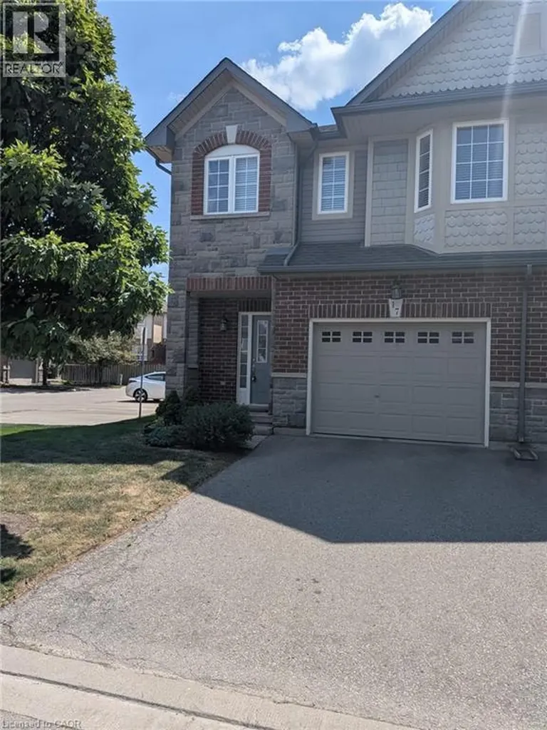 40 Dartmouth Gate Stoney Creek ON L8E 0C4