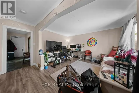 208 Montfort Street Ottawa ON K1L 5P4