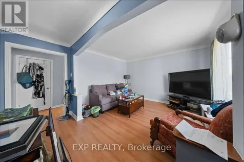 208 Montfort Street Ottawa ON K1L 5P4