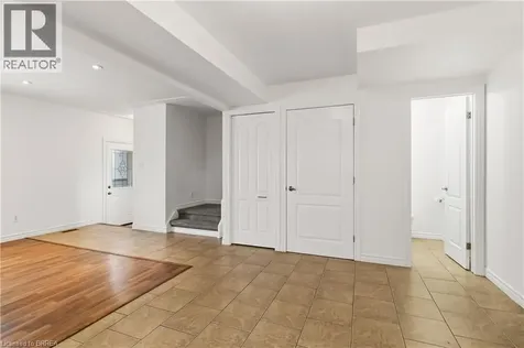 51 Metcalfe Crescent Brantford ON N3R 2L7