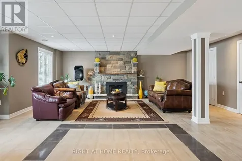 10 Brolley Crescent Essa ON L0L 2N2
