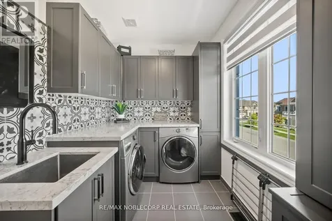 68 Inverness Way Bradford West Gwillimbury ON L3Z 0W5