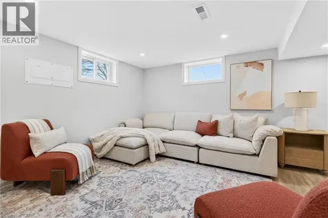 330 East 15th Street Hamilton ON L9A 4G5