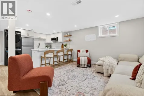 330 East 15th Street Hamilton ON L9A 4G5