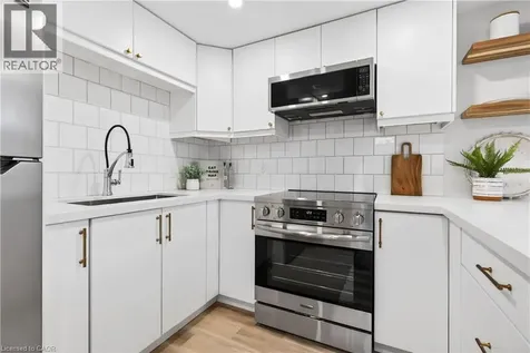 330 East 15th Street Hamilton ON L9A 4G5