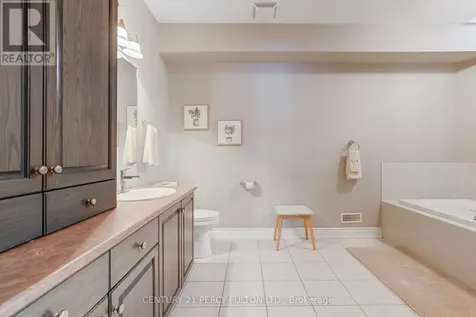 19 Wilson House Drive Whitby ON L0B 1A0