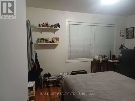 2218 Iris Street Ottawa ON K2C 1B8