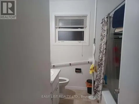 2218 Iris Street Ottawa ON K2C 1B8