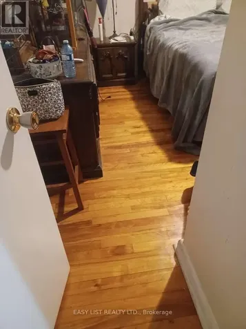 2218 Iris Street Ottawa ON K2C 1B8