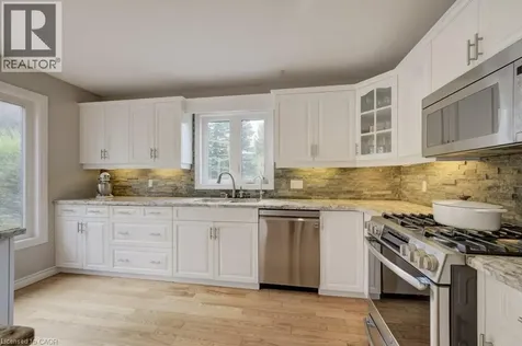 207 Woodridge Drive Petersburg ON N0B 2H0