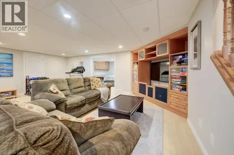 207 Woodridge Drive Petersburg ON N0B 2H0