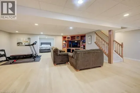 207 Woodridge Drive Petersburg ON N0B 2H0