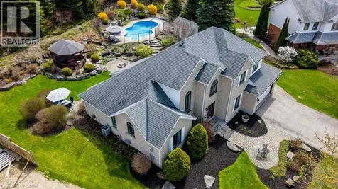 207 Woodridge Drive Petersburg ON N0B 2H0