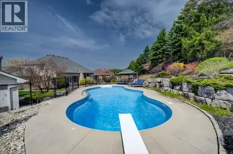 207 Woodridge Drive Petersburg ON N0B 2H0