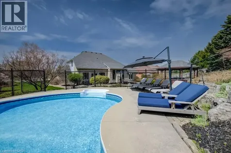 207 Woodridge Drive Petersburg ON N0B 2H0