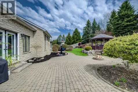 207 Woodridge Drive Petersburg ON N0B 2H0