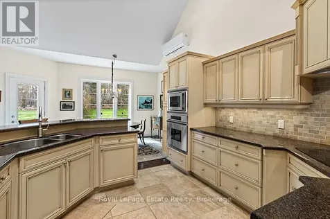38 Copeland Creek Drive Tiny ON L9M 0M3
