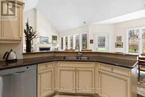38 Copeland Creek Drive Tiny ON L9M 0M3
