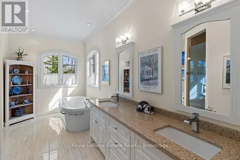 38 Copeland Creek Drive Tiny ON L9M 0M3