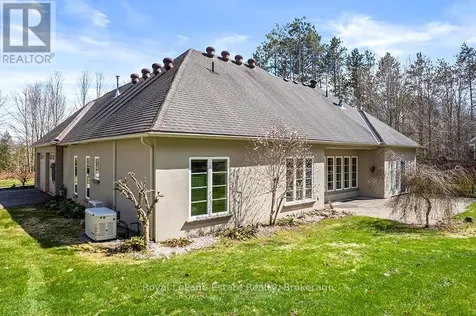 38 Copeland Creek Drive Tiny ON L9M 0M3