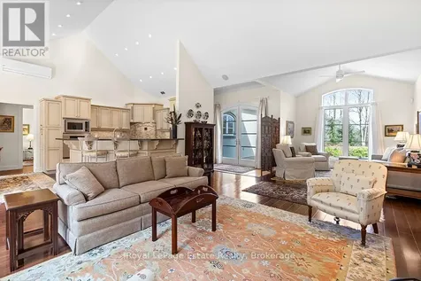 38 Copeland Creek Drive Tiny ON L9M 0M3