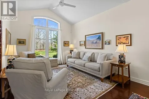 38 Copeland Creek Drive Tiny ON L9M 0M3