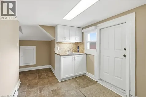 826 Main Street East Hamilton ON L8M 1L6