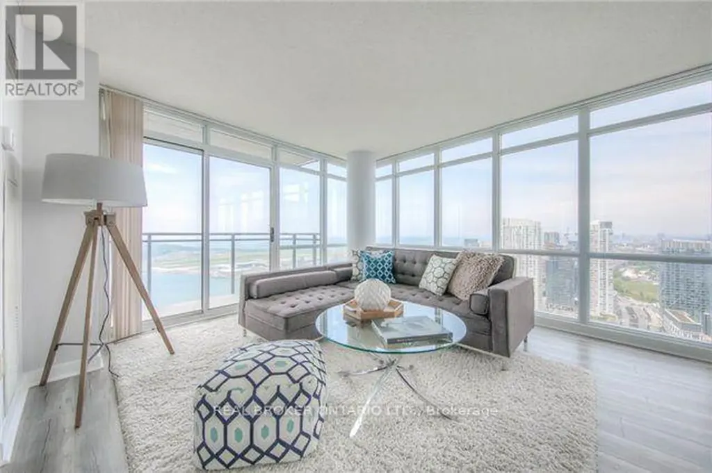 15 Fort York Boulevard Toronto (waterfront Communities) ON M5V 3Y4