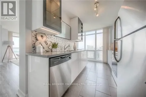 15 Fort York Boulevard Toronto (waterfront Communities) ON M5V 3Y4