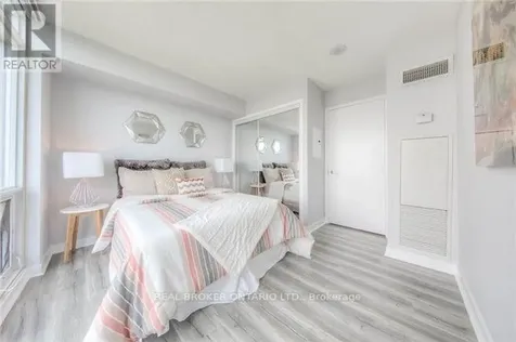 15 Fort York Boulevard Toronto (waterfront Communities) ON M5V 3Y4