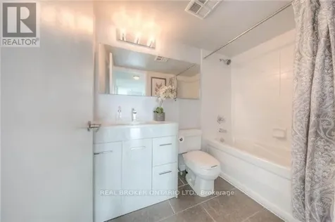 15 Fort York Boulevard Toronto (waterfront Communities) ON M5V 3Y4