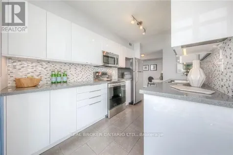 15 Fort York Boulevard Toronto (waterfront Communities) ON M5V 3Y4